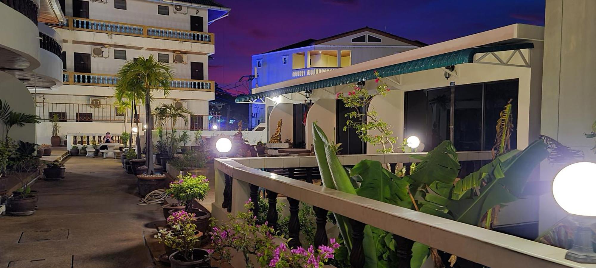 Blue Sky Residence Patong Екстер'єр фото