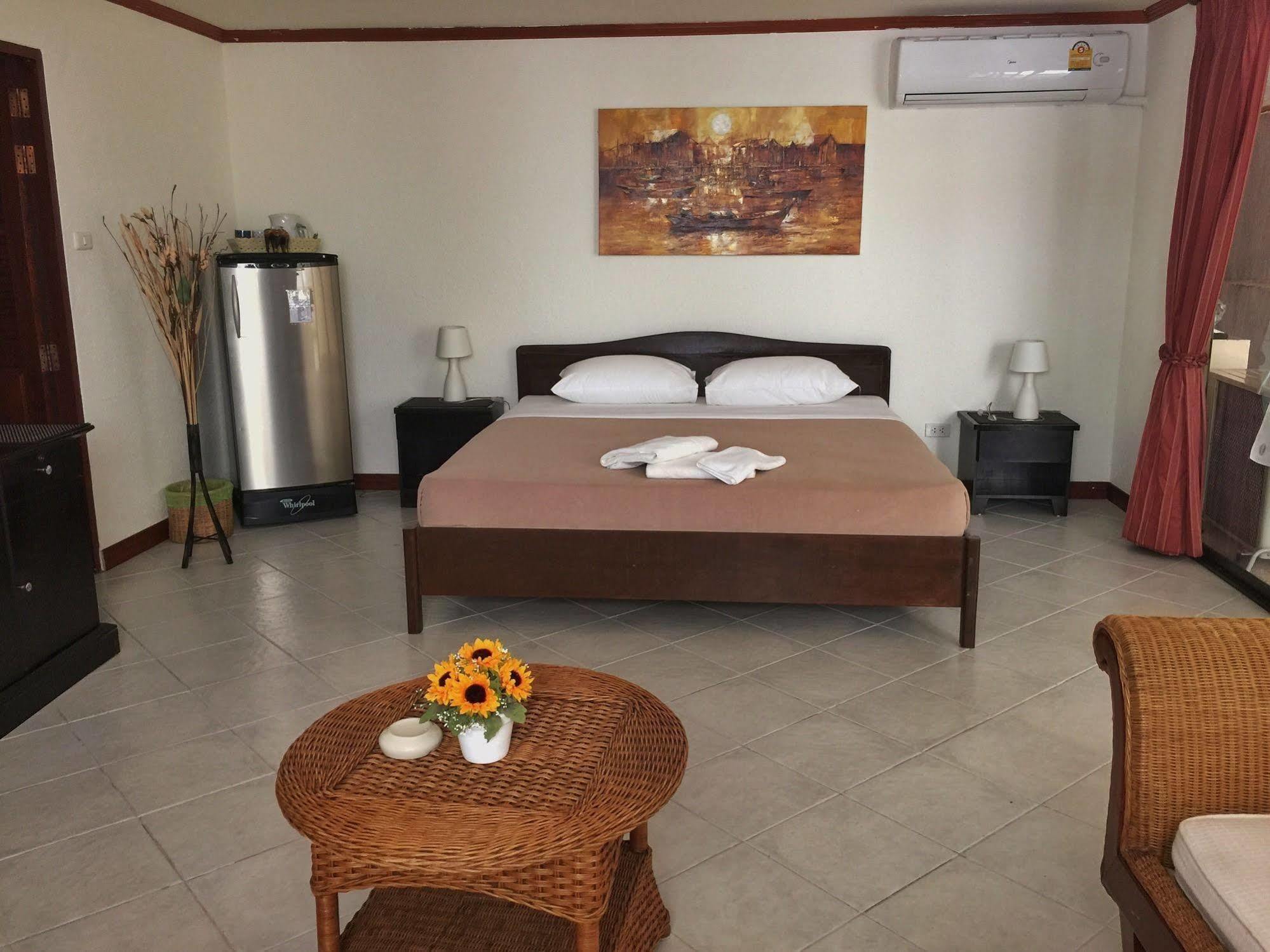 Blue Sky Residence Patong Екстер'єр фото