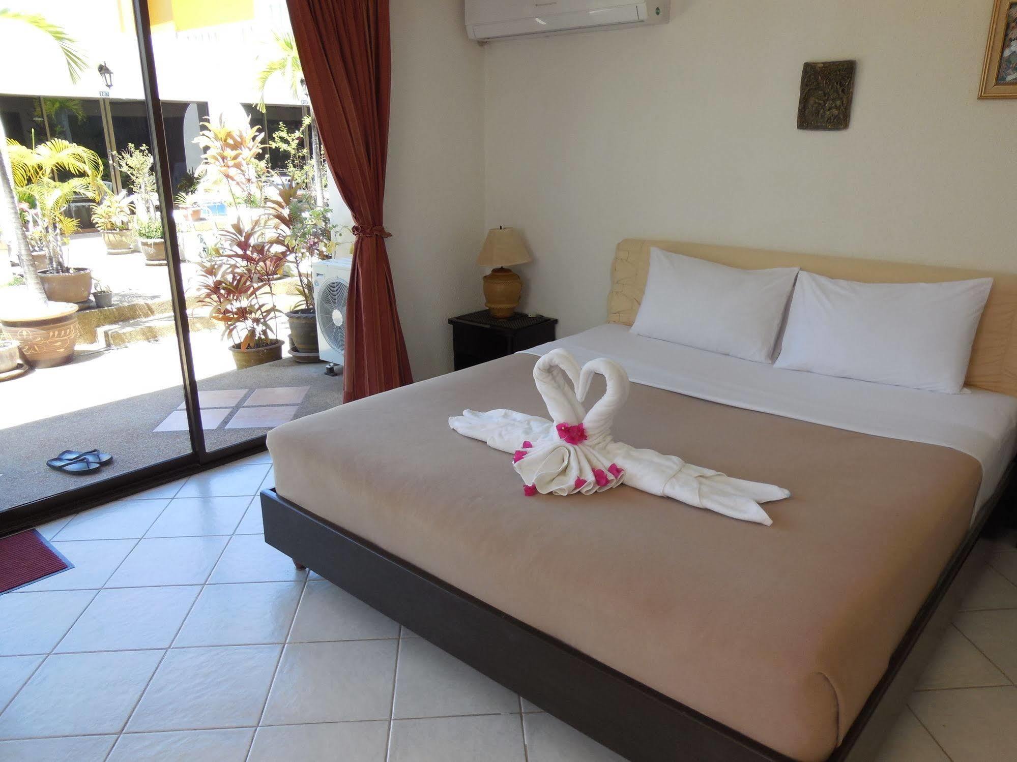 Blue Sky Residence Patong Екстер'єр фото