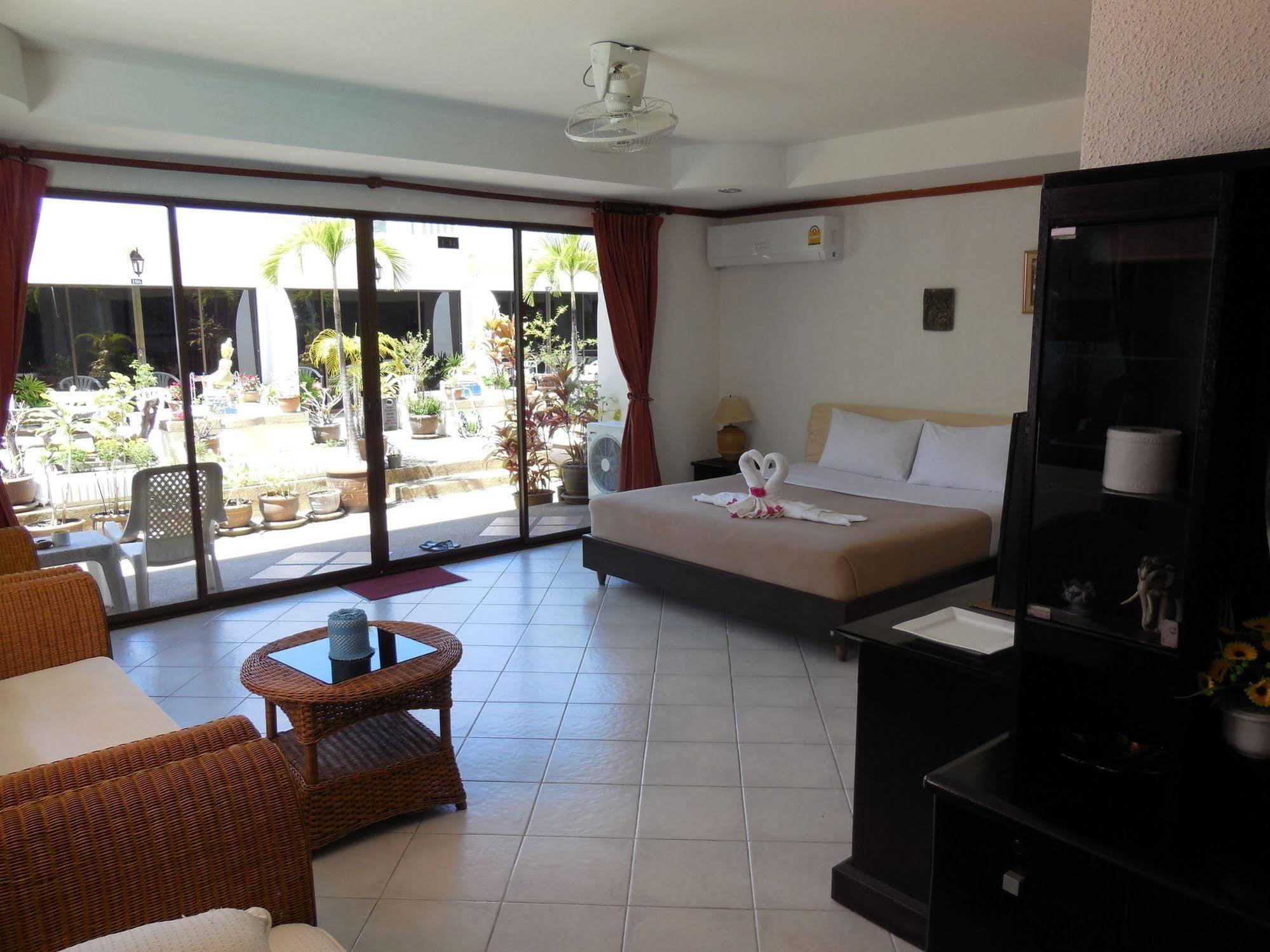 Blue Sky Residence Patong Екстер'єр фото