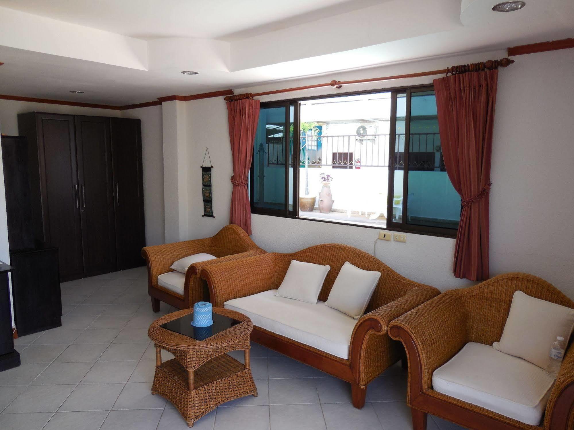 Blue Sky Residence Patong Екстер'єр фото