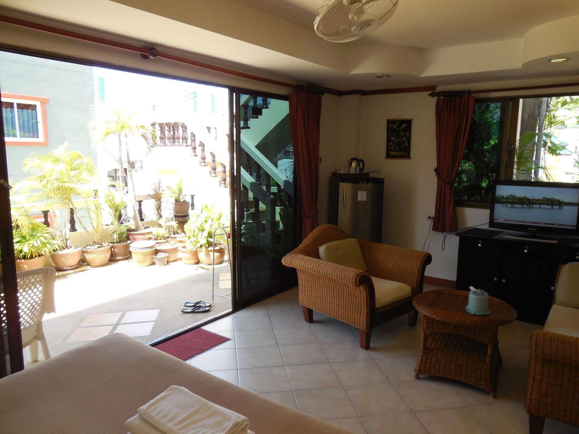 Blue Sky Residence Patong Екстер'єр фото