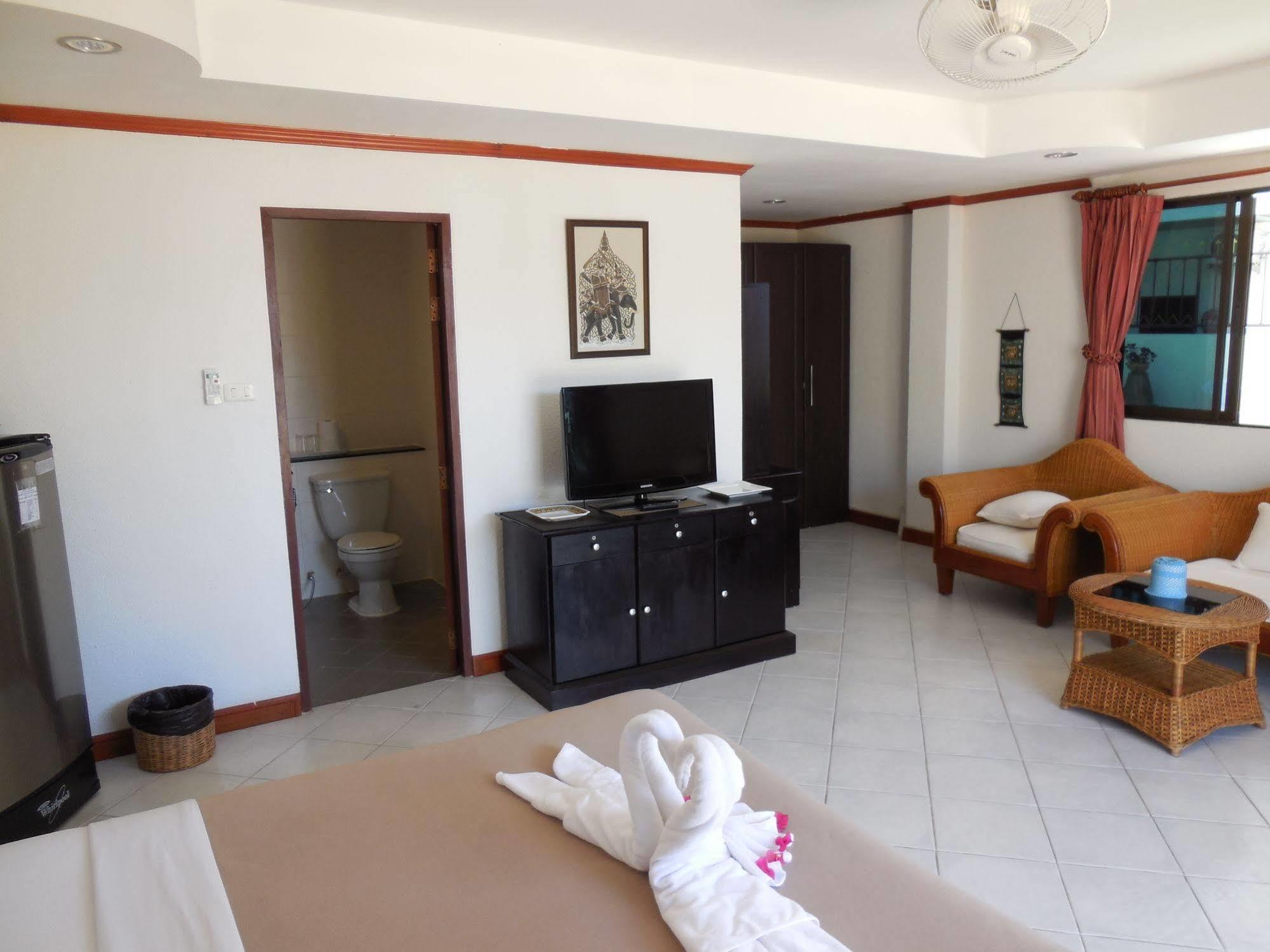 Blue Sky Residence Patong Екстер'єр фото