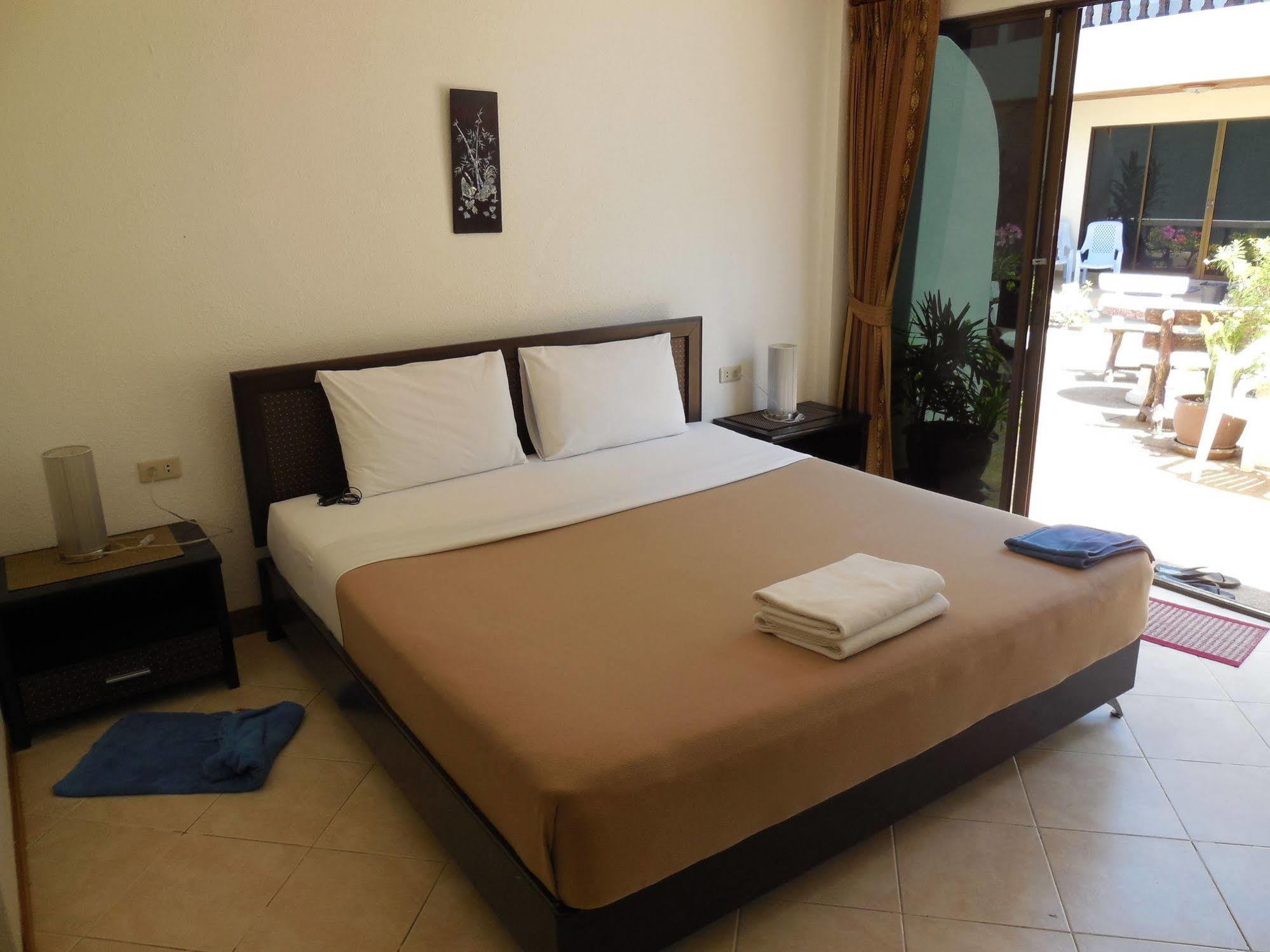 Blue Sky Residence Patong Екстер'єр фото