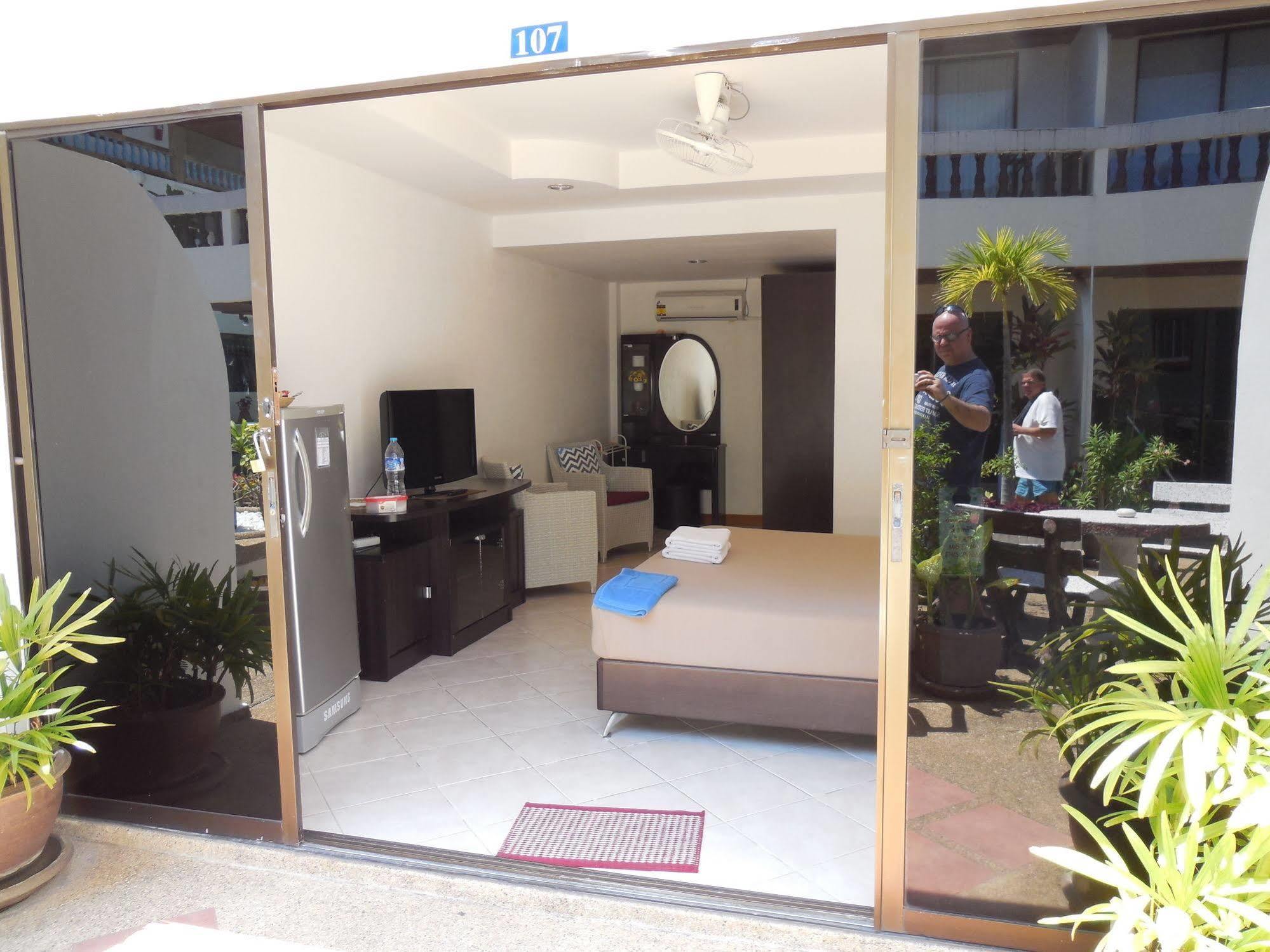 Blue Sky Residence Patong Екстер'єр фото