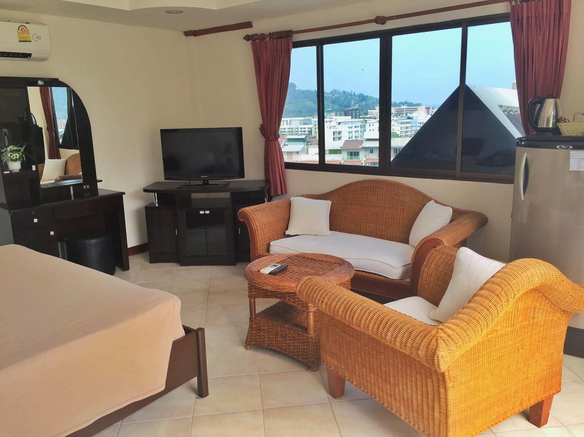 Blue Sky Residence Patong Екстер'єр фото